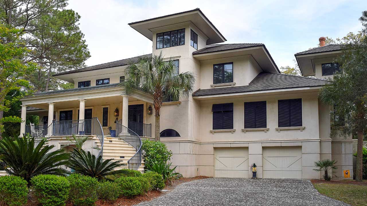 Photo of a large mansion in the Hilton Head area.
